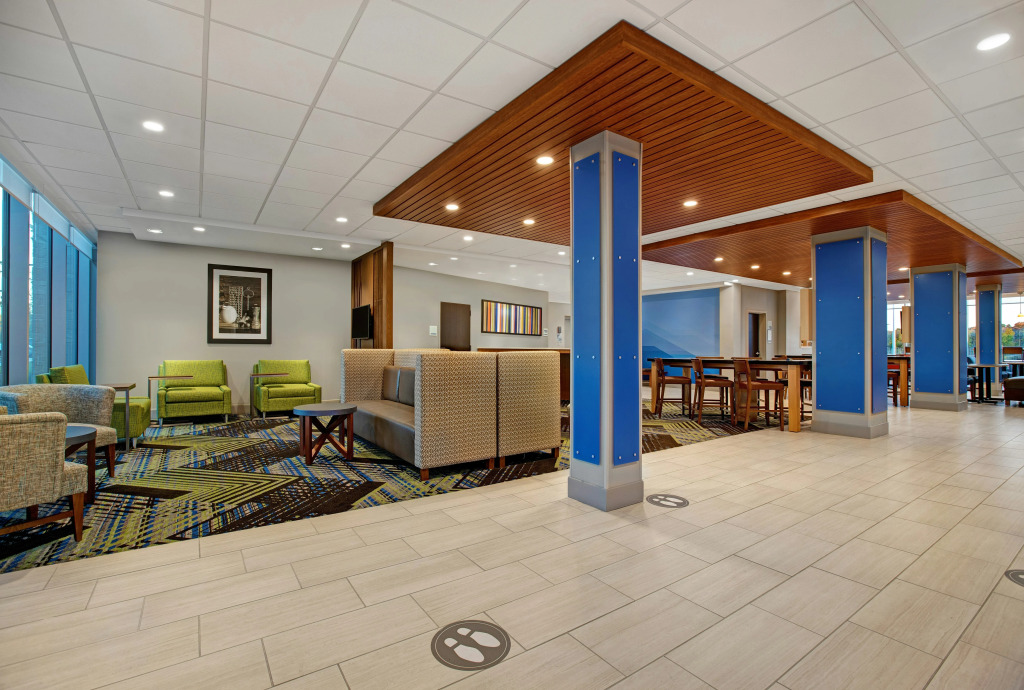 Holiday Inn Express & Suites - Milwaukee - Brookfield by IHG