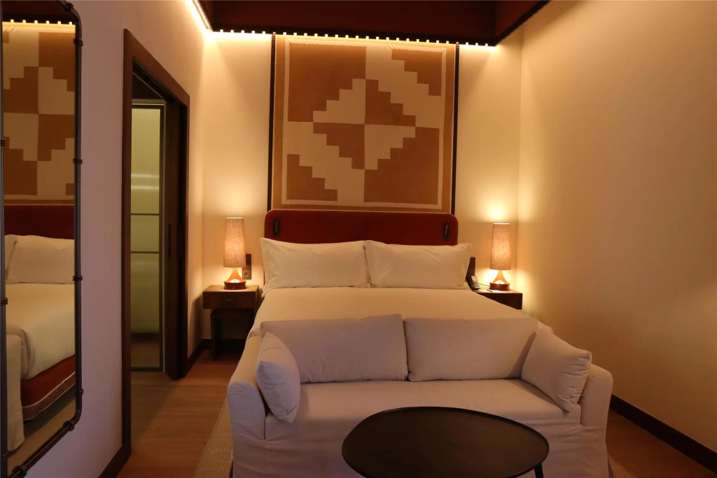 Palacio De Godoy Caceres, Curio Collection By Hilton
