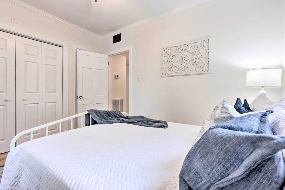 Cozy Mobile Condo w/ Community Outdoor Pool!