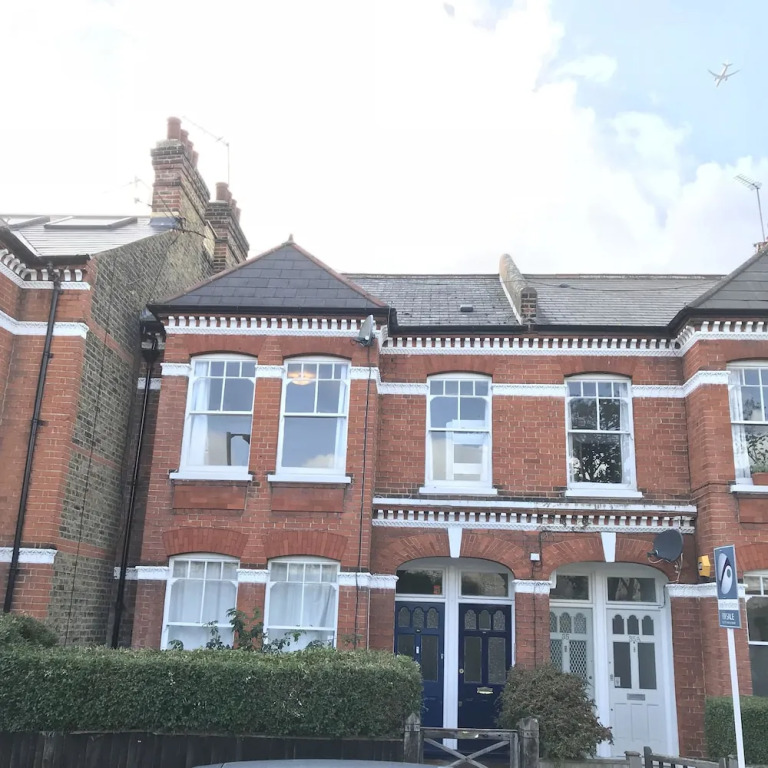 Wix's Lane 3 bed Apartment
