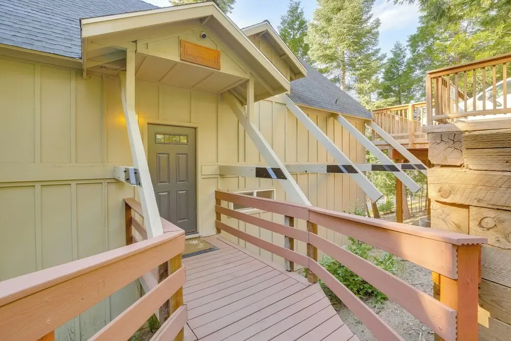 Walk to Lake Arrowhead Village: Gem w/ Lake Access