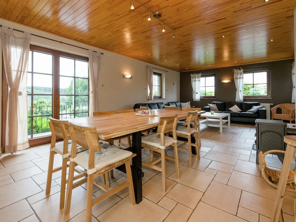 Nice Villa, Renovated 2015, Large Garden, Quiet Location, 10km From Houffalize
