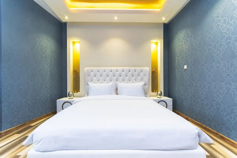 City Nights - 2B Burj Al Nujoom Tower