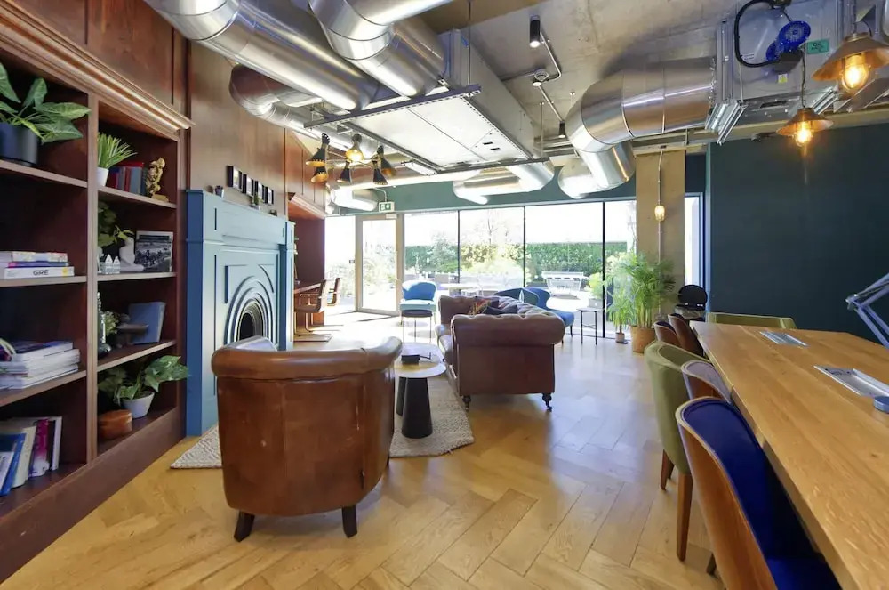 Practical Student Studio in Lively Hammersmith