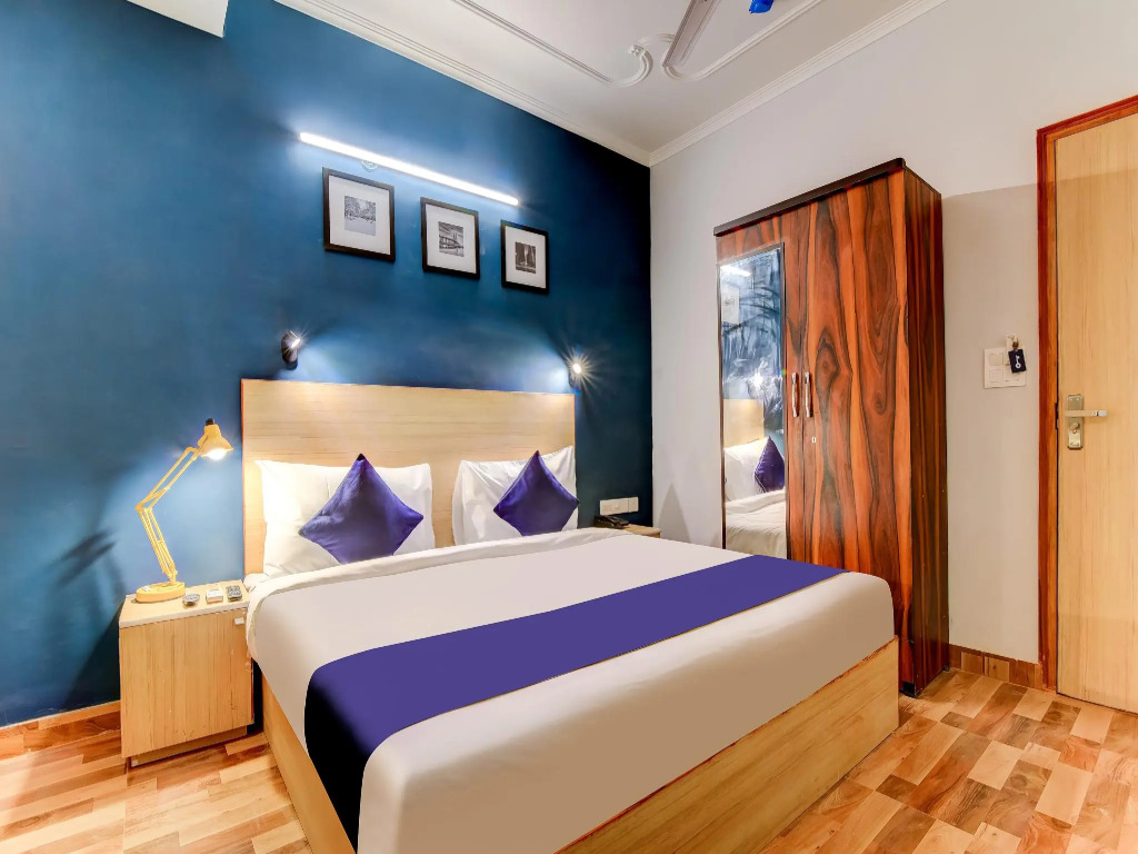 Collection O Sector 20 Noida