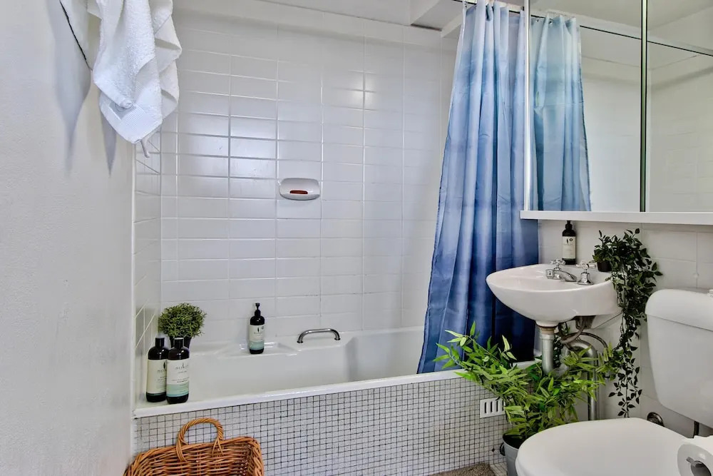 1 Bedroom Surfer’s View with Parking in Manly