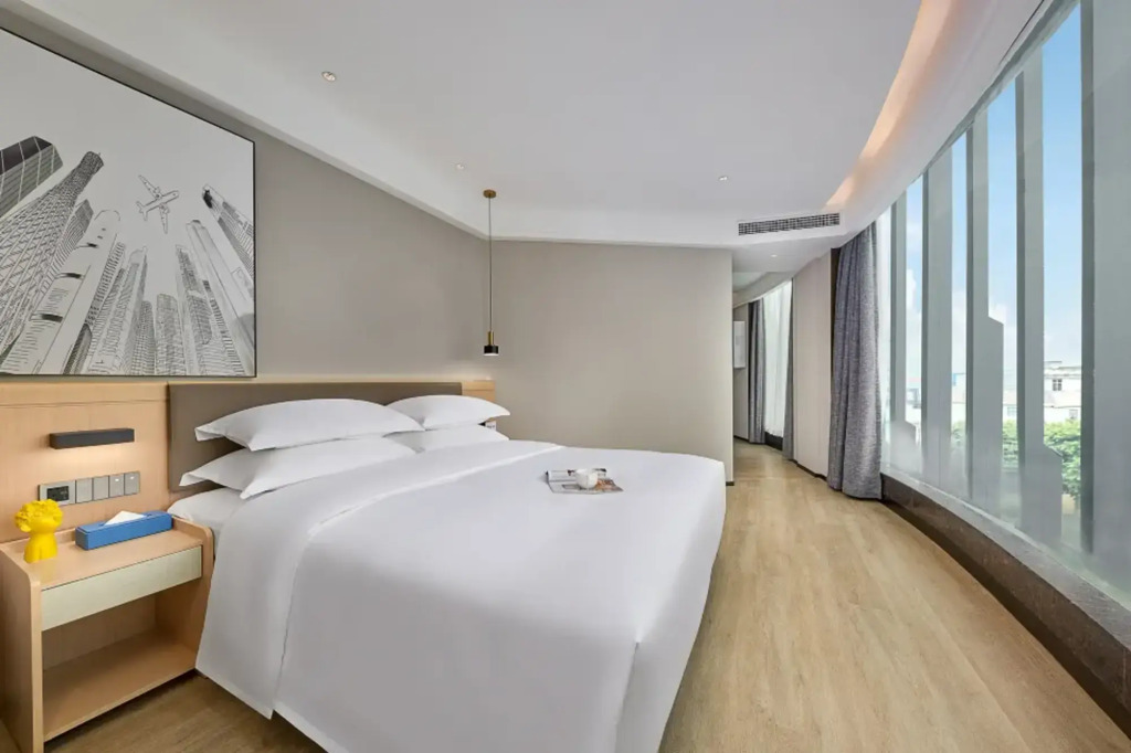 Fengyue Light Fashion Hotel (Guangzhou Baiyun Airport Renhe Metro Station Branch)