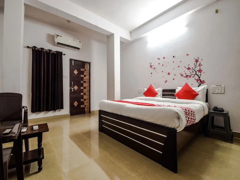OYO 18738 Hotel Saniya