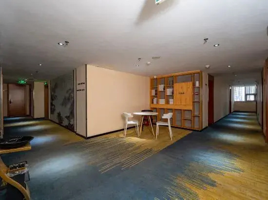 Boerman Hotel (Yulin Traditional Chinese Medicine Port Convention and Exhibition Center)