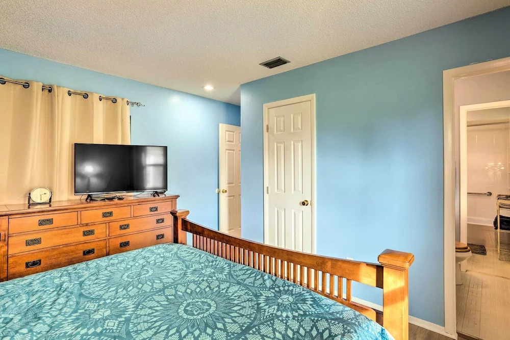 Port St Lucie Vacation Home w/ Lanai & Pool