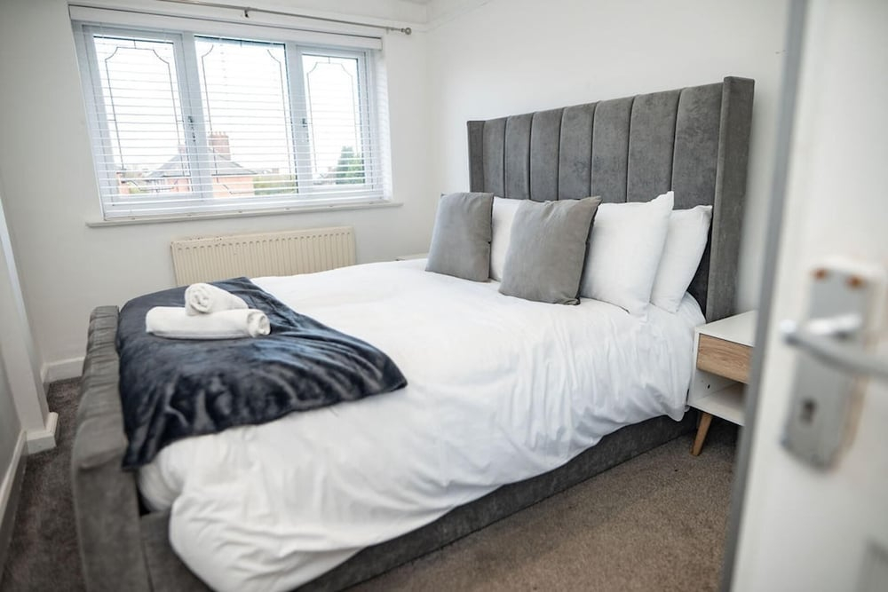 City Oasis - Sleeps 6 - Near Co-op Live & Stadium