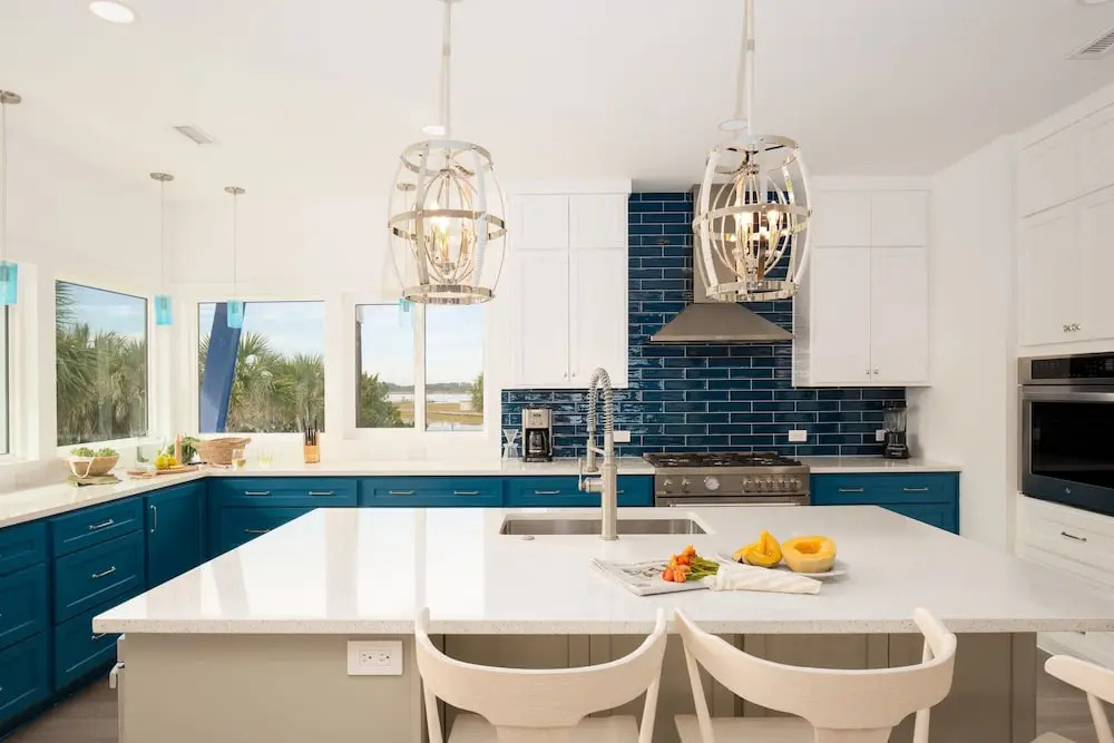 Ocean's Eye by Avantstay Beach Front Home w/ Roof Top, Pool & Putting Green!