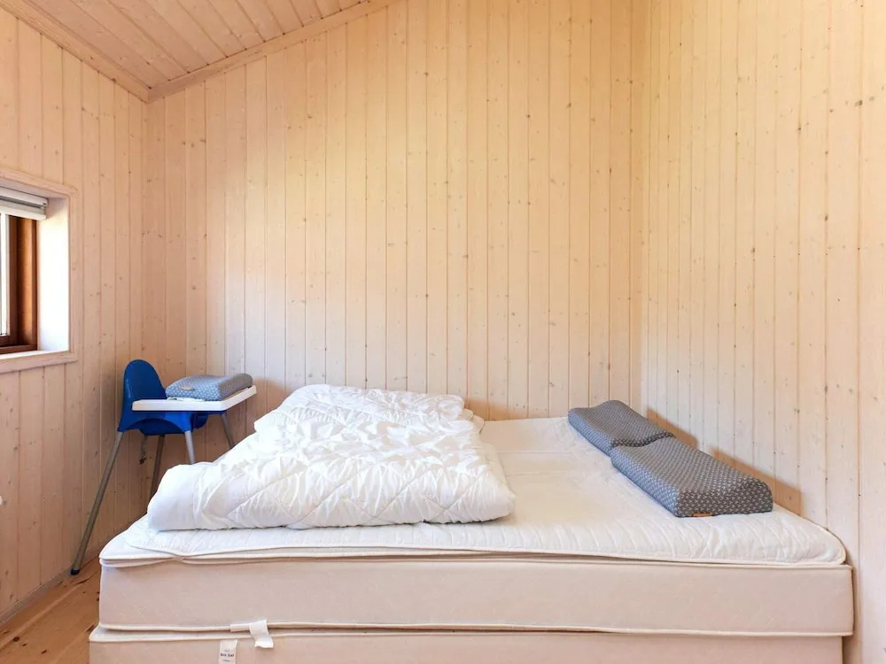 Three-Bedroom Holiday Home In Vaggerlose