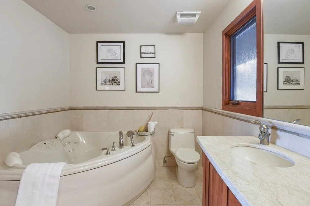 Luna Del Lago Luxury Home - Hot Tub, Lake View 3 Bedroom Home by Redawning