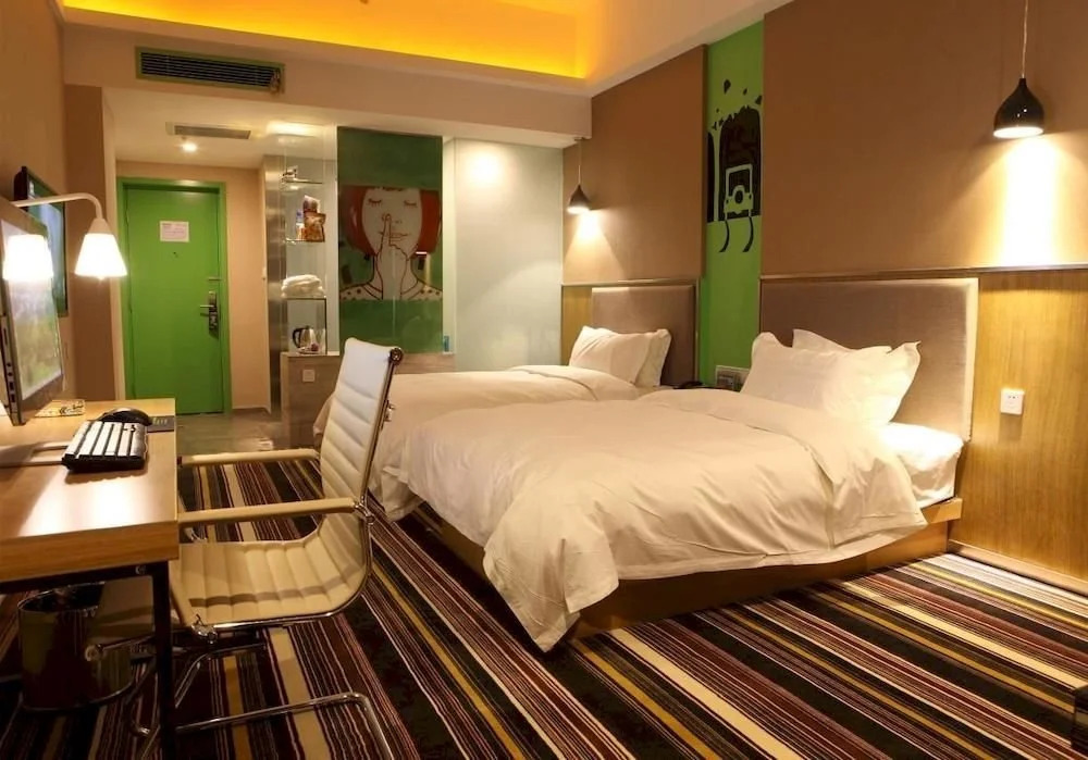 Ningxiang V8 Theme Hotel