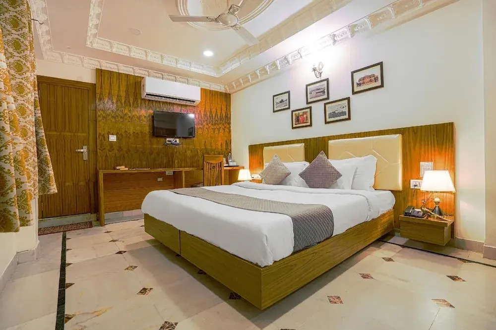 Royal Rafahiya - A Rooftop Lake View Hotel Near Lake Pichola