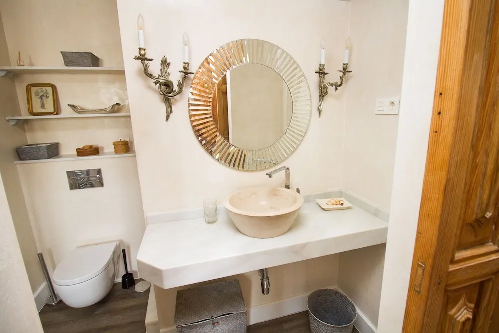 Adorable Apartment Ollerias