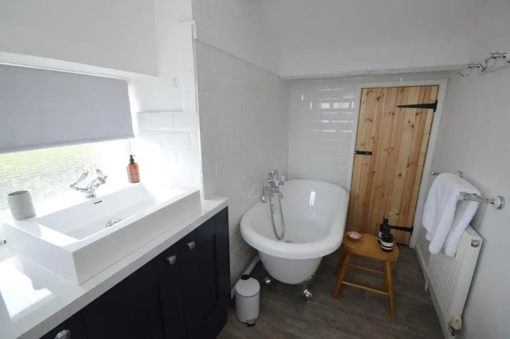 Old Post Office - Hot Tub, Real Fire, Cumbrian Lakes Coastal Cottage