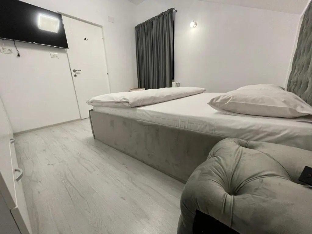 Jolie Luxury Apartments II