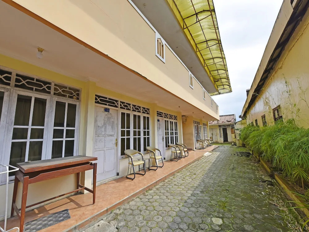 Hotel Mutiara by OYO Rooms