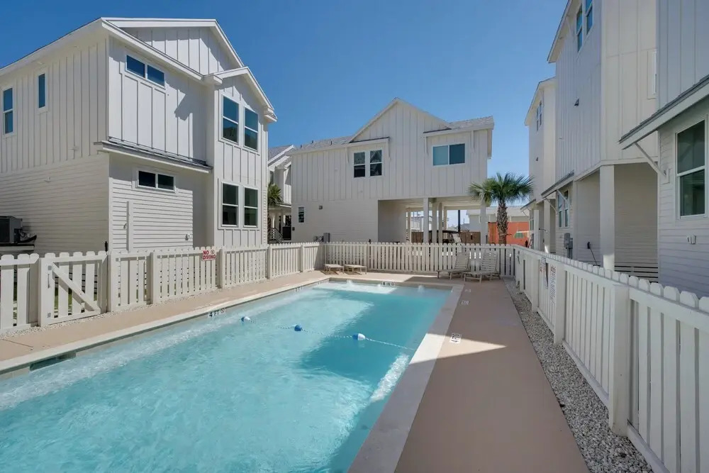 1 Mi to Beach: Home w/ Pool Access in Port Aransas