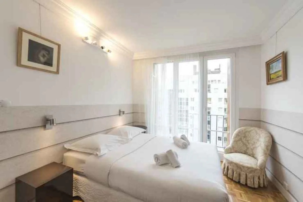 Apartment near Pont de Grenelle