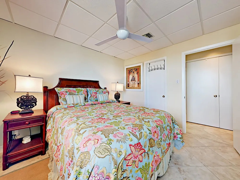 Bayside 2br W/ Pool, Hot Tub & Pier 2 Bedroom Condo