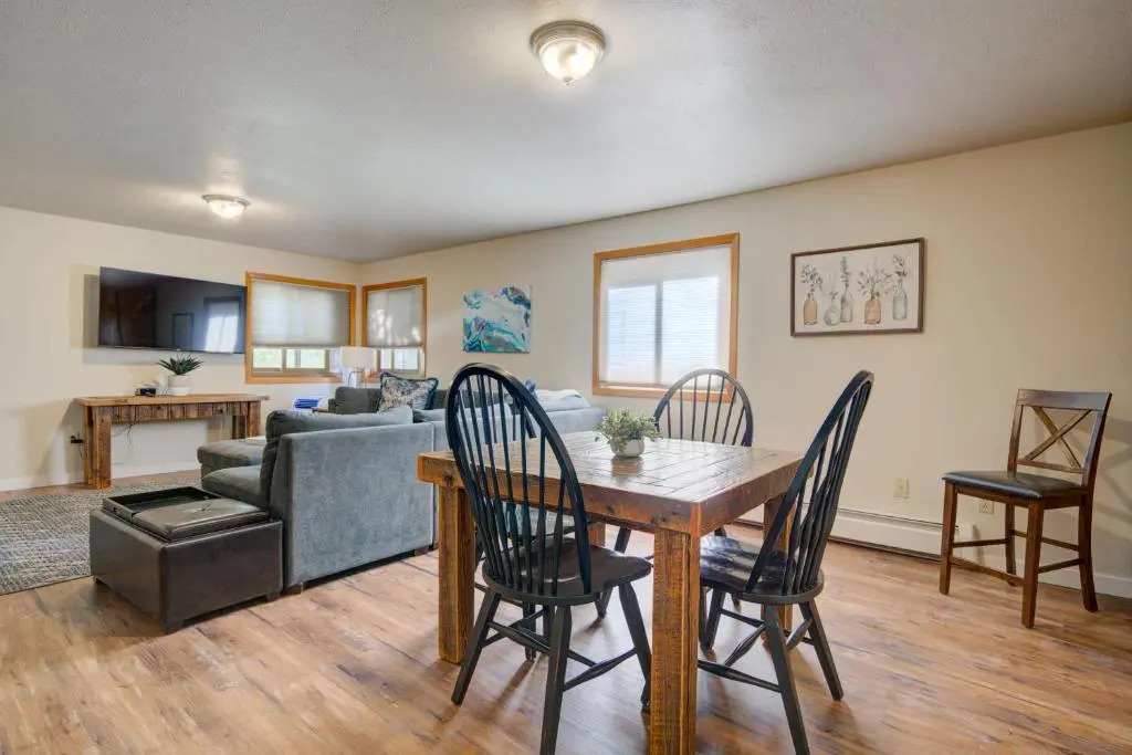 3 bedroom remodeled apt, 4 blocks from downtown