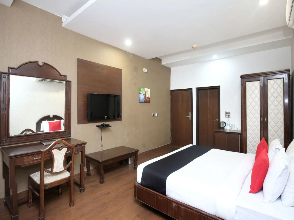 Capital O 5440 Hotel Le Monarque