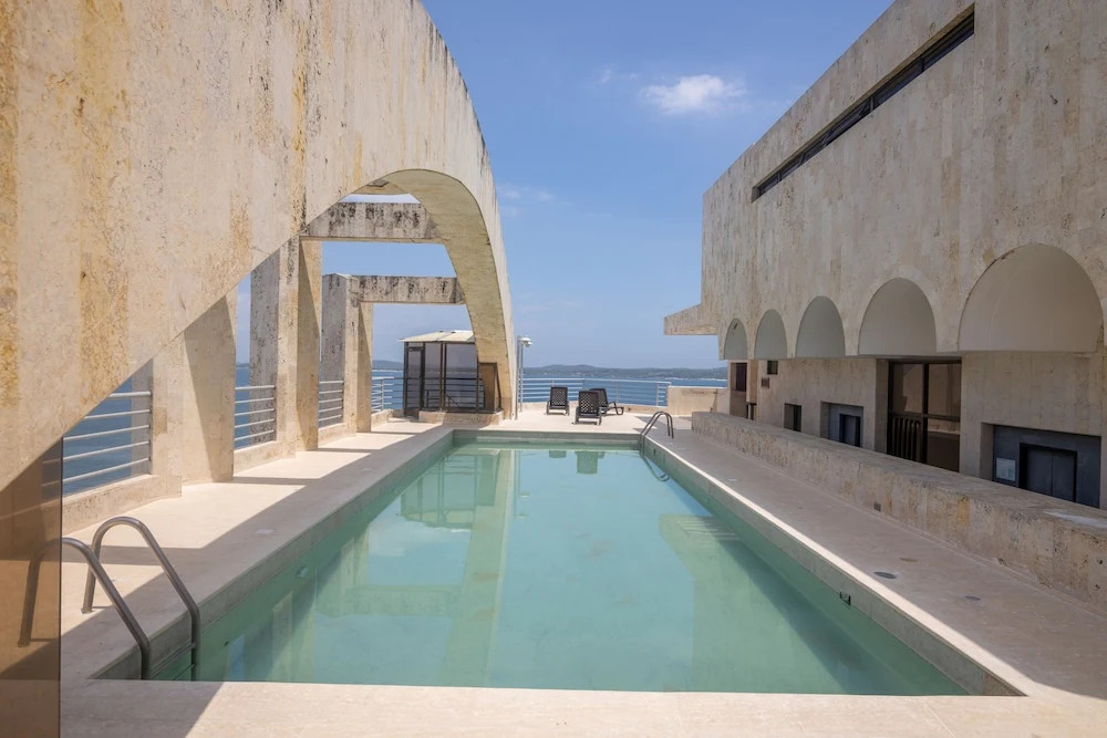 Penthouse con Piscina Privada El Laguito