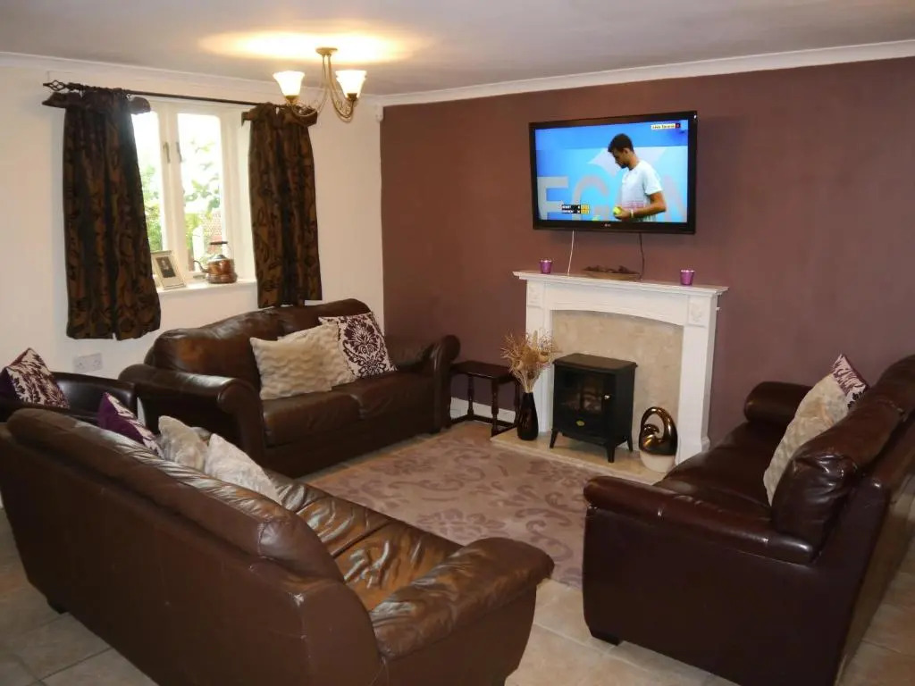 The Shakespeare Lodge - Sleeps up to 12 - 2 HOT TUBS