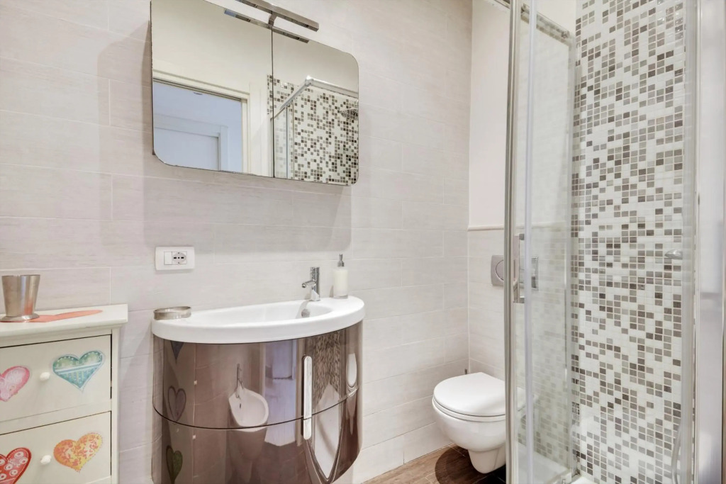 Coverciano Modern Apartment with Patio!