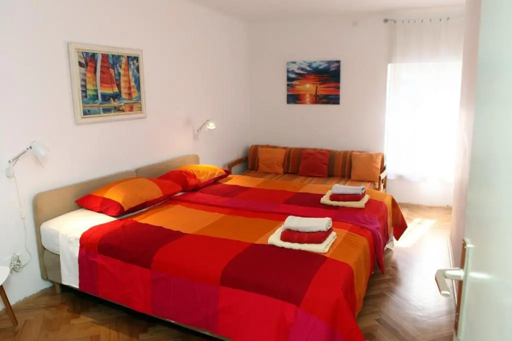 Spacious Piran Central Apartment for 5 Pax BG