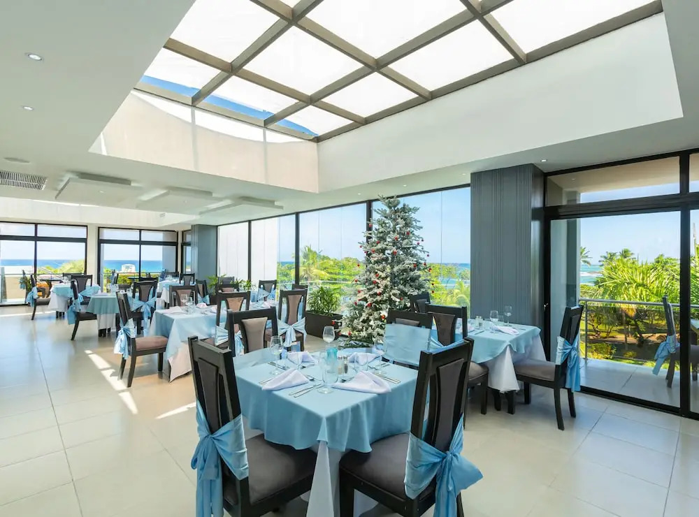 Skylight Suites Restaurant Bar