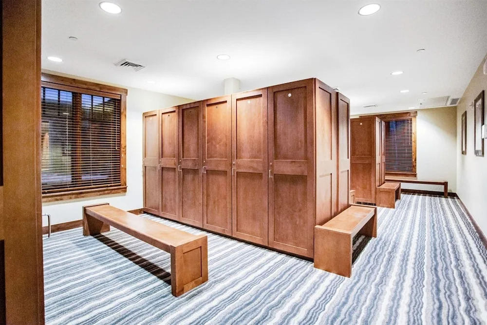 Luxury 4 Bedroom Penthouse Rental Off Main Street Within Walking Distance To Peak 9