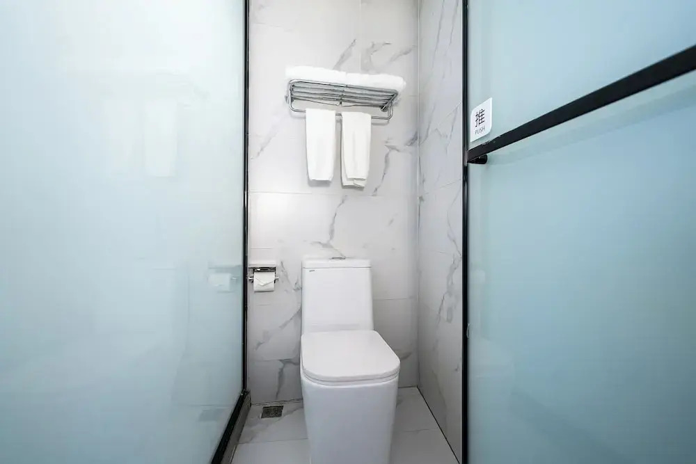 Qinfengyuan Hotel (Shanghai Xuhui District Zhongshan Hospital Jiashan Road Subway Station Branch)