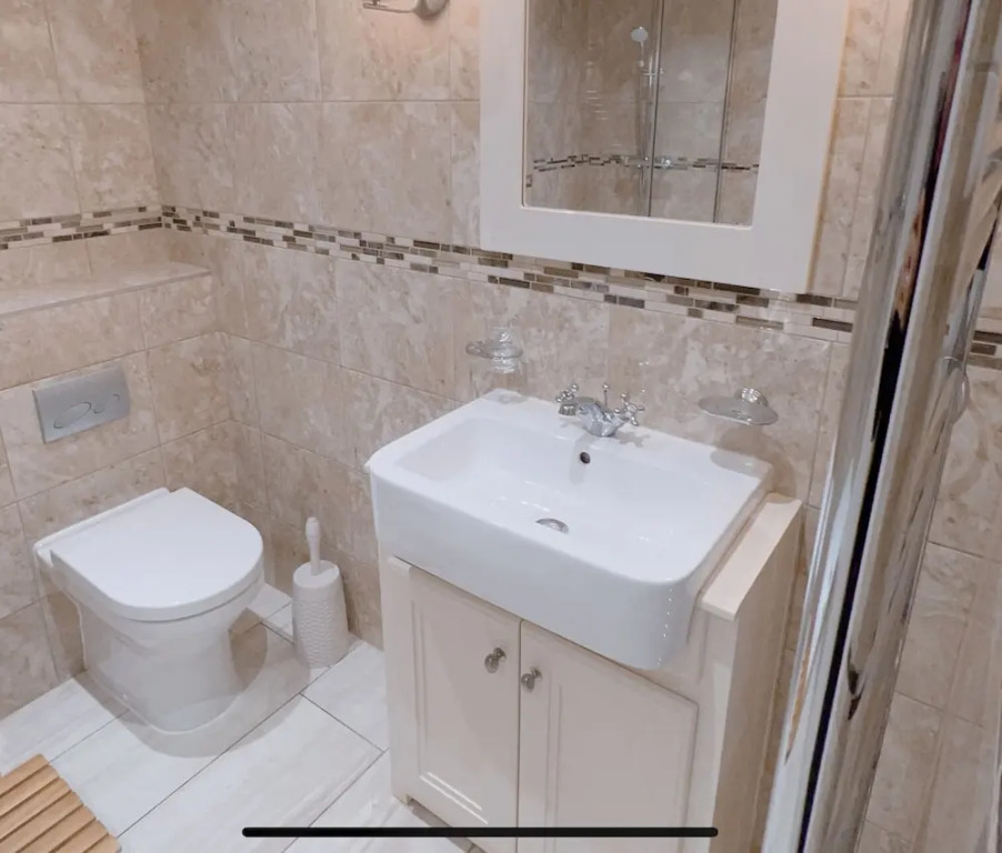 Beautiful 3 Bedroom Apartment in Bournemouth