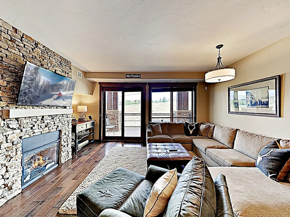 New Listing! Mountain-view W/ Pool & Gondola 2 Bedroom Condo