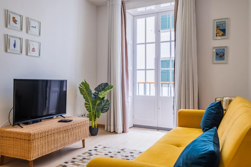 Ribeira das Casas Apt 1B by Homie