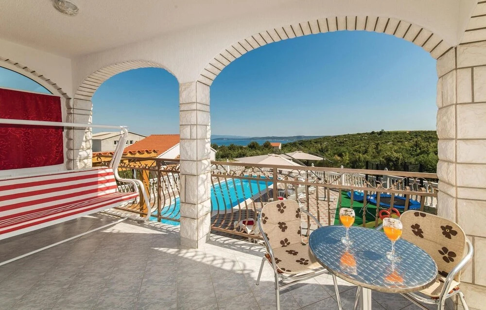 Five-Bedroom Holiday Home In Kastel Novi