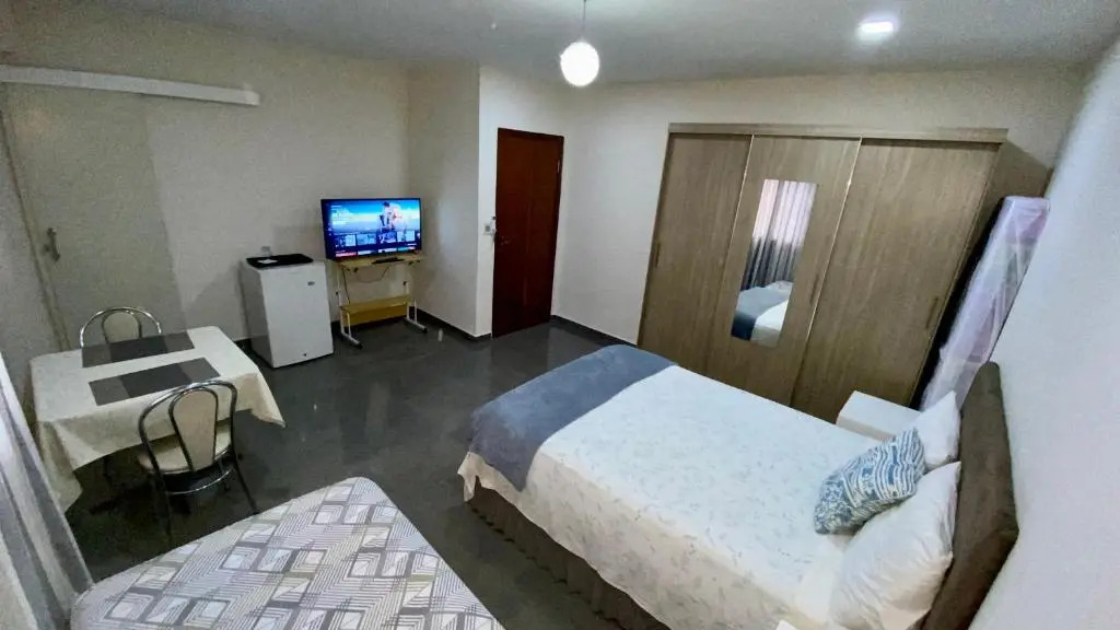 Agradable dormitorio en suite con estacionamiento privado