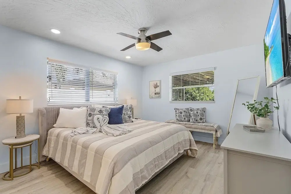 Soak Up The Sun - Saltwater Pool, Spacious Fenced-in Backyard, 3 Bedroom Home