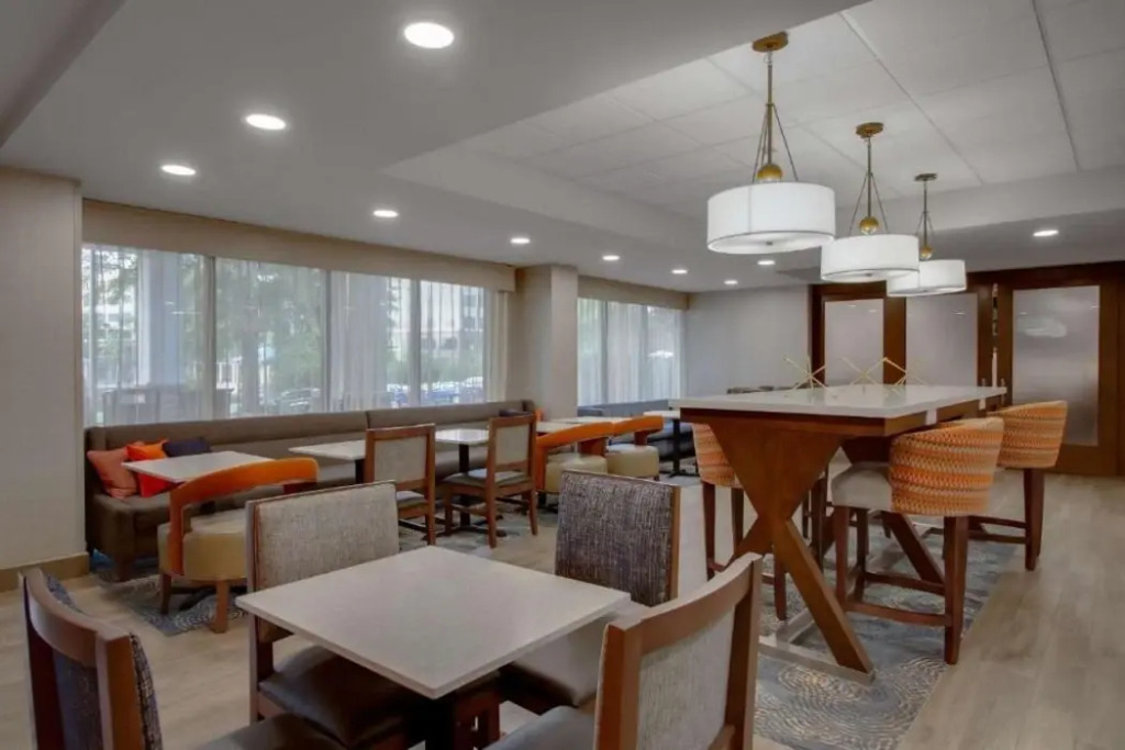 Hampton Inn Birmingham Colonnade