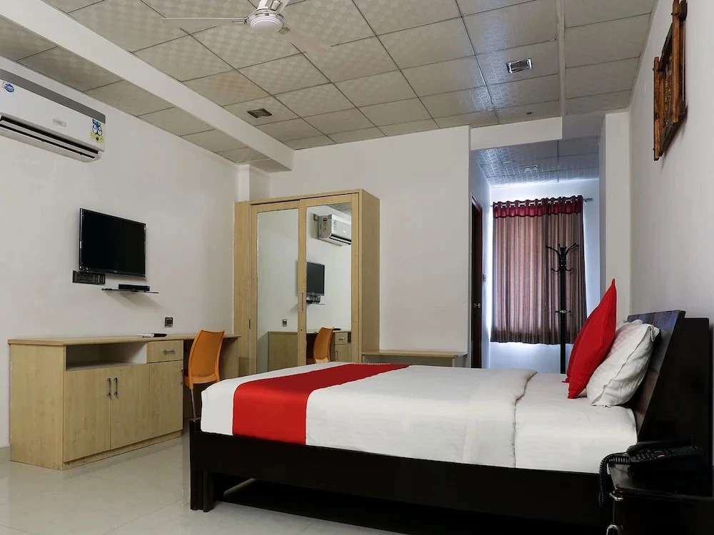 Akhand Homes by OYO Rooms