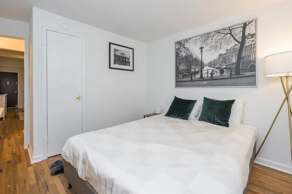 City Center!!! - Gorgeous Apartment With Deck