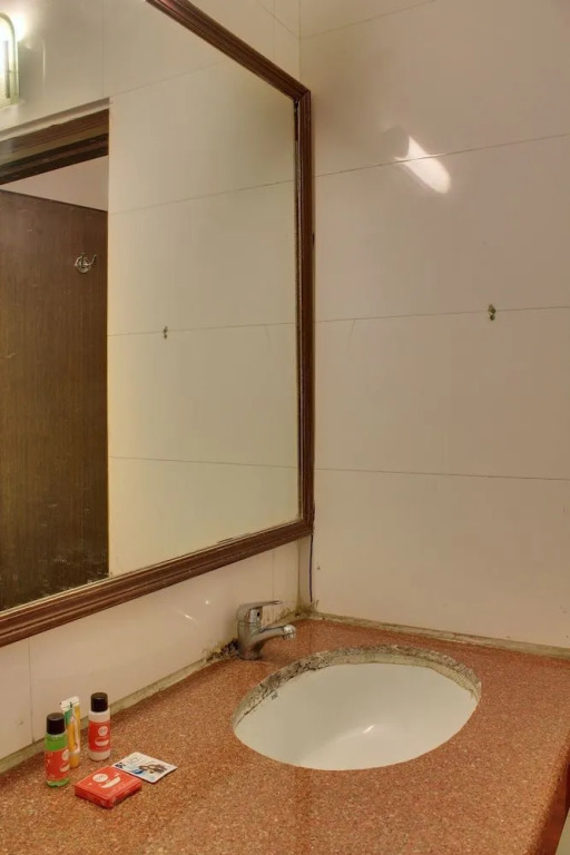OYO 358 Hotel Golden Leaf