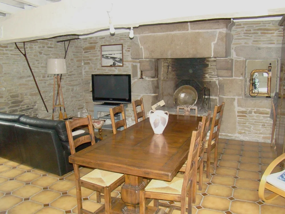 House With 4 Bedrooms in Sougéal, With Furnished Garden