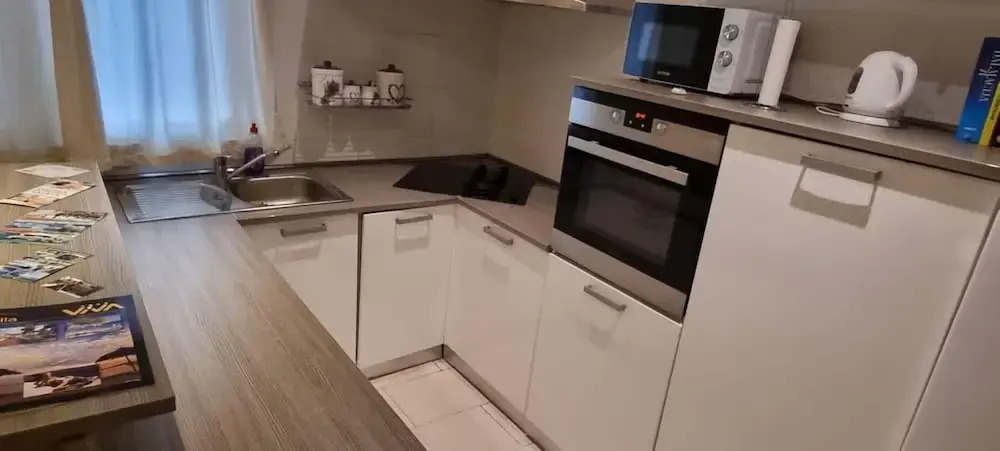 Spacious Apartment in Kastel Novi