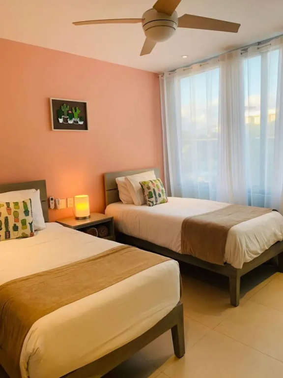 Modern Condo quiet and close to beach