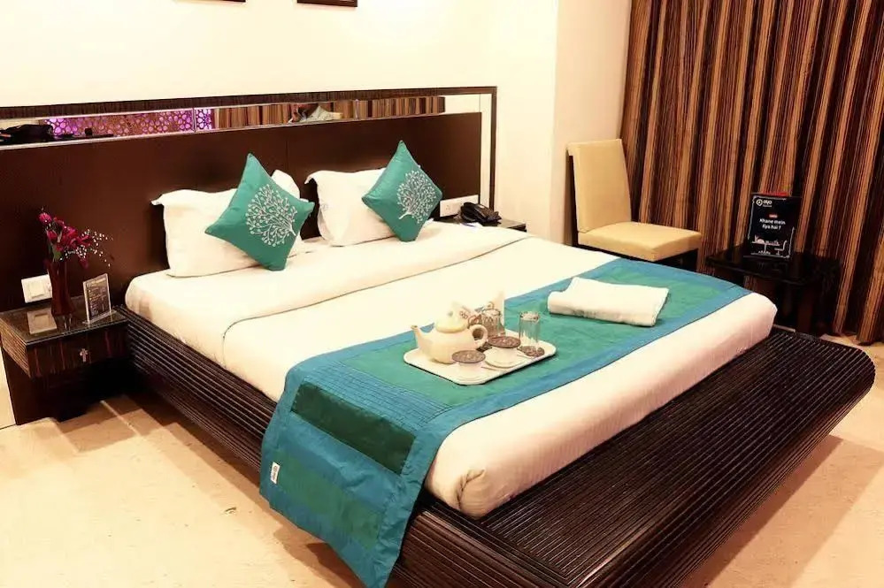 OYO Premium Harish Mukherjee Road